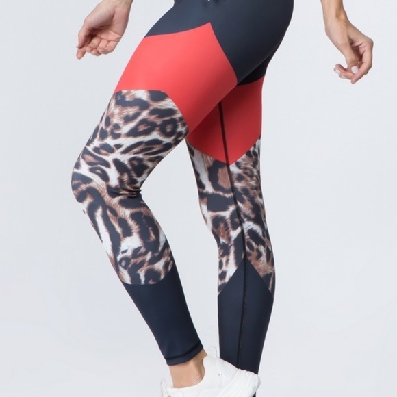 Yelete Pants - 💕LAST ONE!💕Color block w/ animal print Leggings